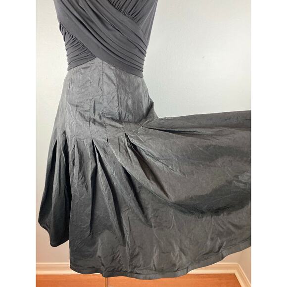 Tadashi Collection Fit Flare Cocktail Dress 8 M Black Sleeveless Ruched V-Neck - Picture 3 of 9